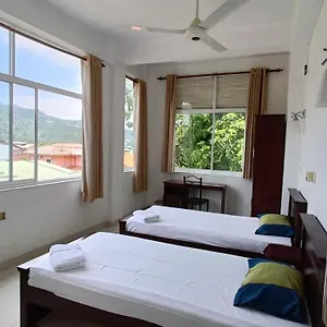 Smile Hub -youth Hostel- Канди